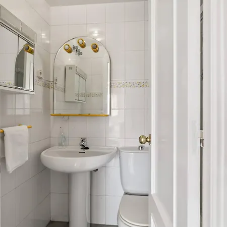 Amazing 3br, 2 Bath Apart, Close To The Sea Huoneisto *