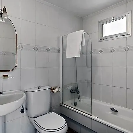 Amazing 3br, 2 Bath Apart, Close To The Sea 아파트