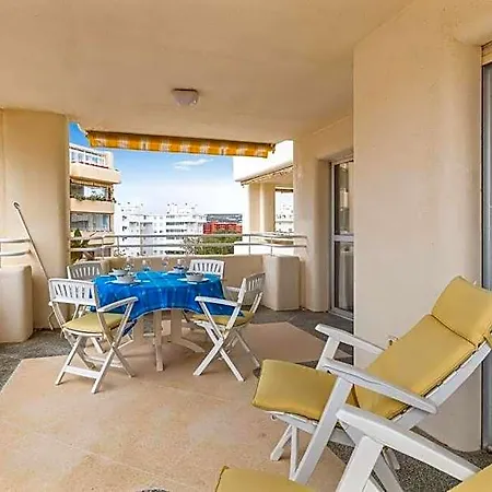 Amazing 3br, 2 Bath Apart, Close To The Sea 아파트