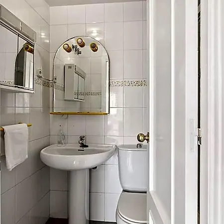 Amazing 3br, 2 Bath Apart, Close To The Sea 아파트 *